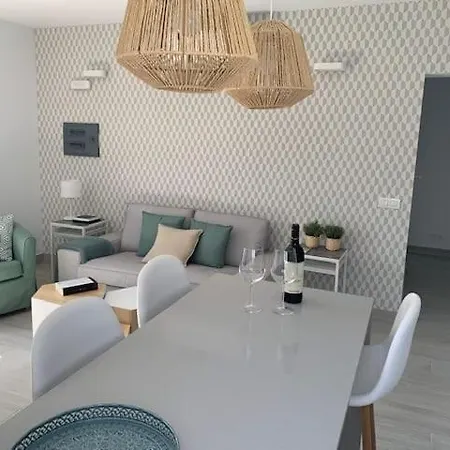 Renovated 2 Bedroom In Holiday home