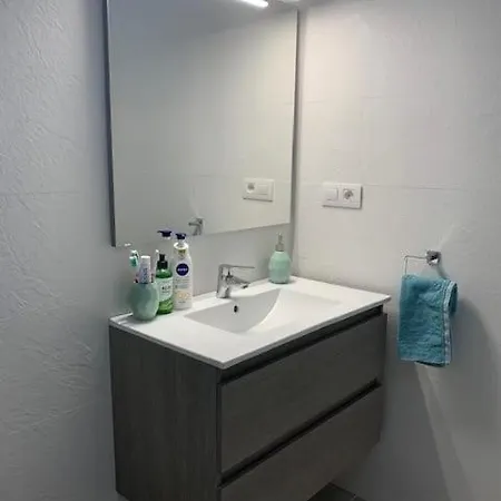 Holiday home Renovated 2 Bedroom In *
